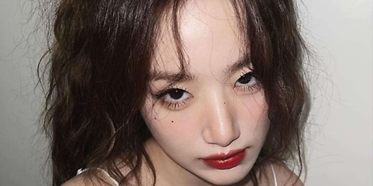 G)I-DLE シュファ、白キャミ姿のセクシーな近況ショットを公開…ミンニ