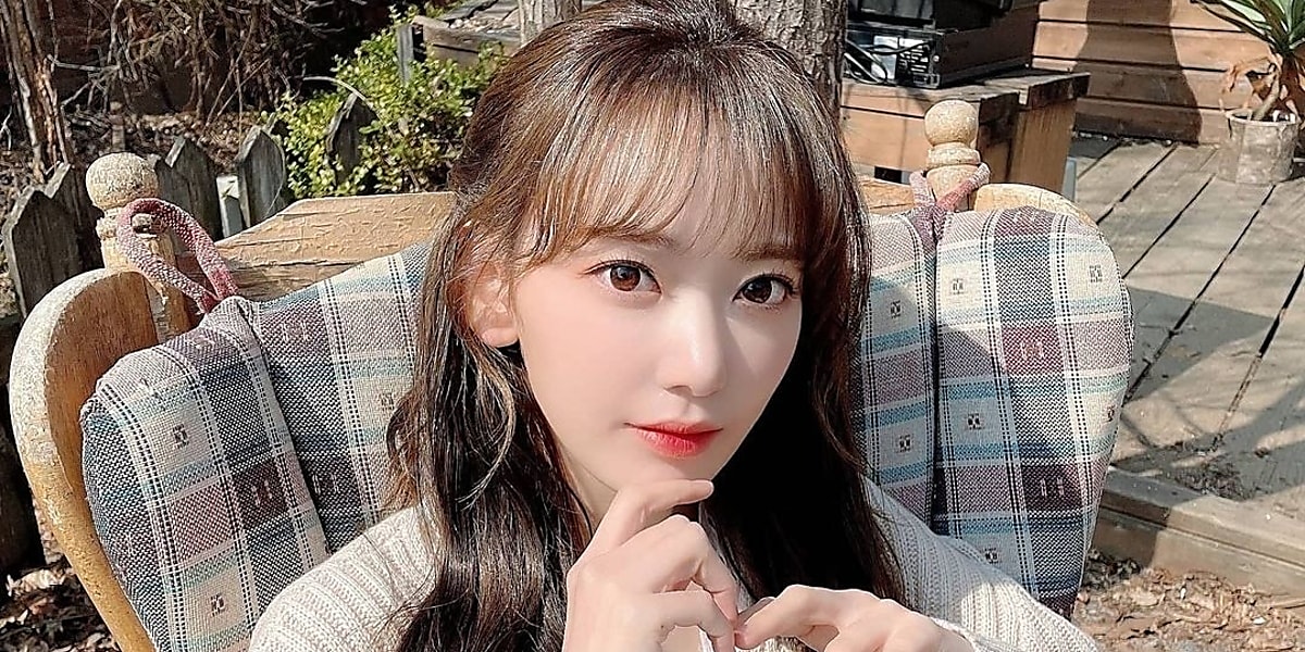 IZ*ONE 宮脇咲良、ファンからのお祝いに感激！誕生日を記念したカフェ