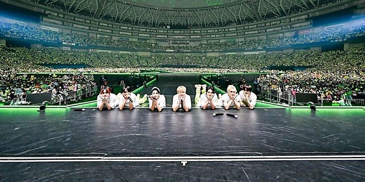 NCT DREAM、大阪の街中でグリコポーズも！京セラドーム公演の写真を