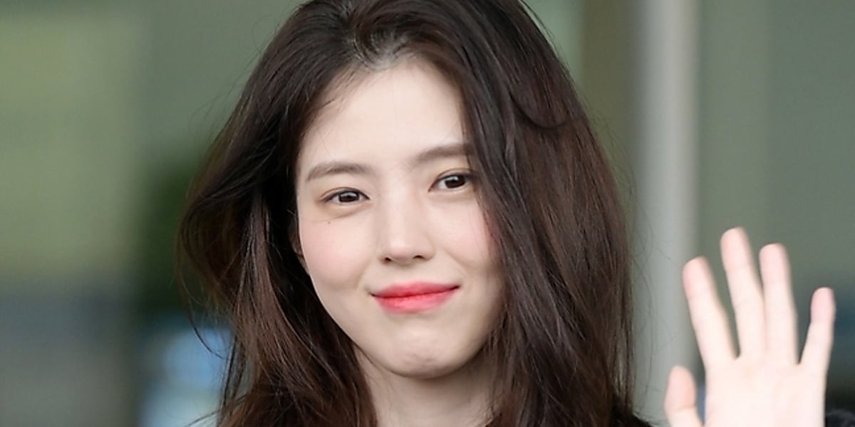 Actress Han So-hee shares DM exchange with netizen leaving malicious comments towards her, urging for reconciliation.