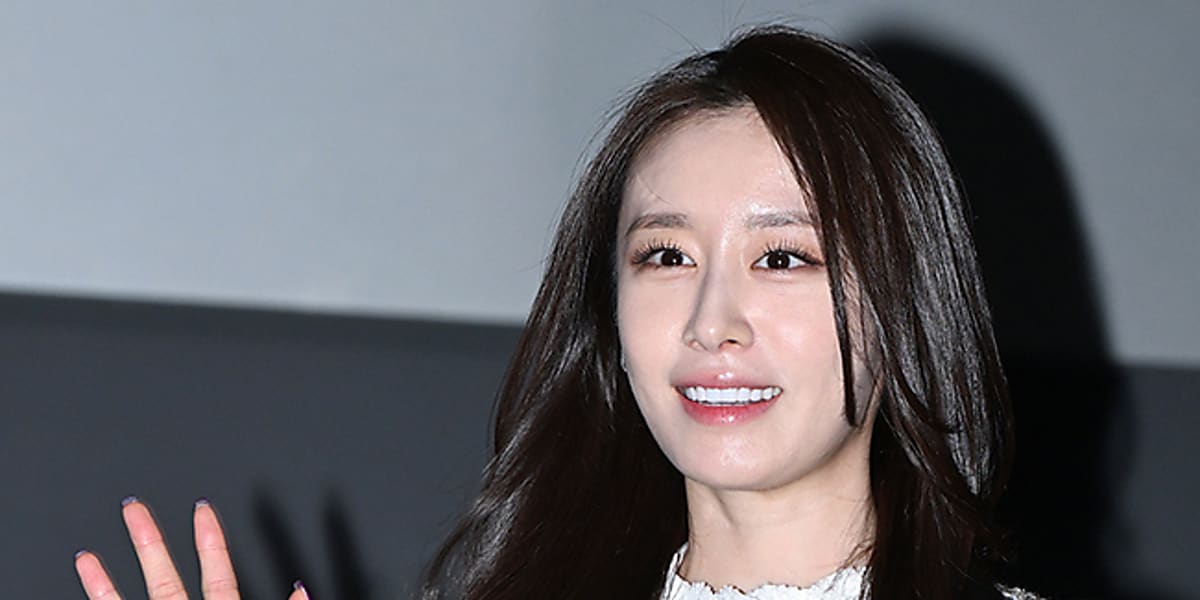 【PHOTO】T-ARA ジヨン、映画「火女」舞台挨拶に出席 - Kstyle