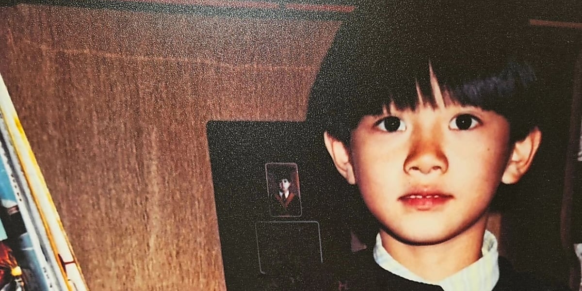 SUPER JUNIOR ヒチョル、誕生日を迎えて幼少時代の写真を公開…変わら