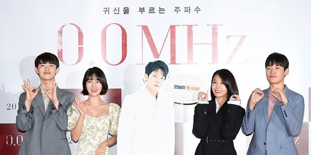 PHOTO】Apink チョン・ウンジ＆チェ・ユニョンら、映画「0.0MHz