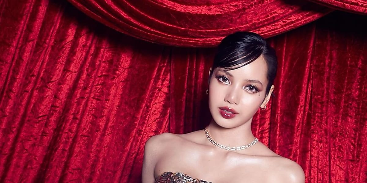 BLACKPINK's Lisa celebrates her 27th birthday with a glamorous "young & rich" party, wearing a golden dress and posing like a model.