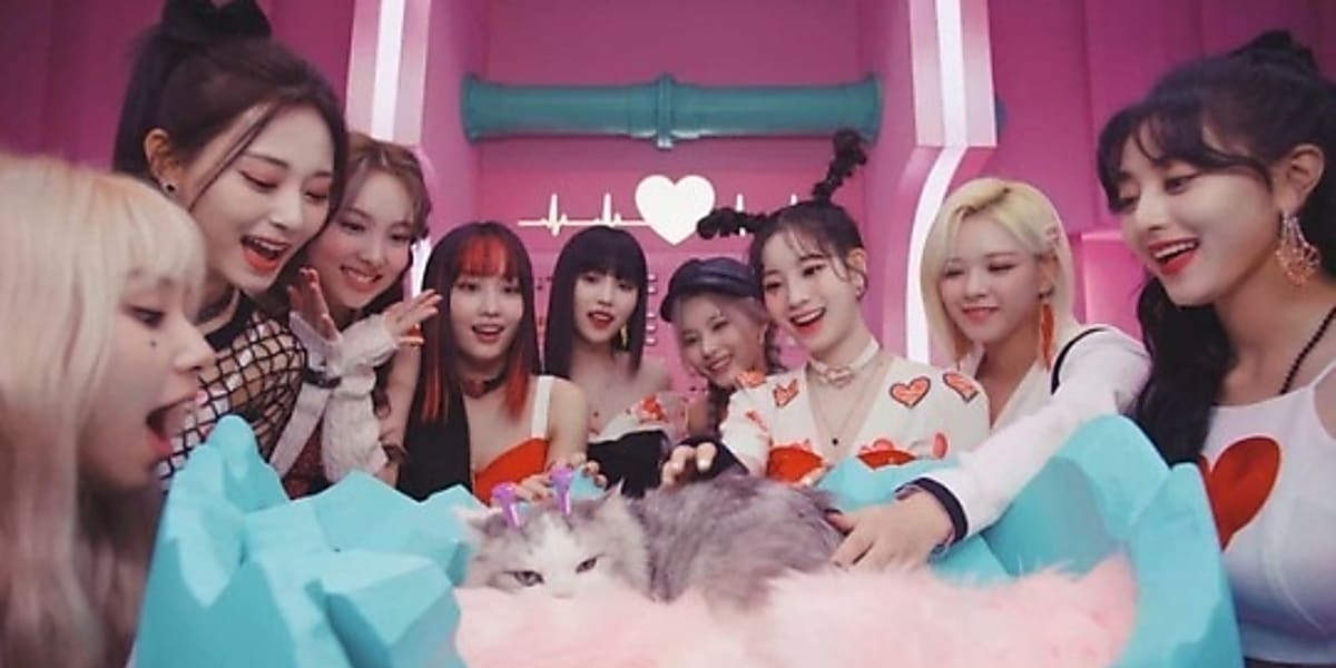 TWICE、タイトル曲「SCIENTIST」MVを公開…ラブリー＆セクシーな雰囲気