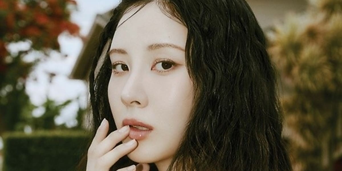 少女時代 ソヒョン、夢幻的な雰囲気のグラビアを公開…バカンスルックを