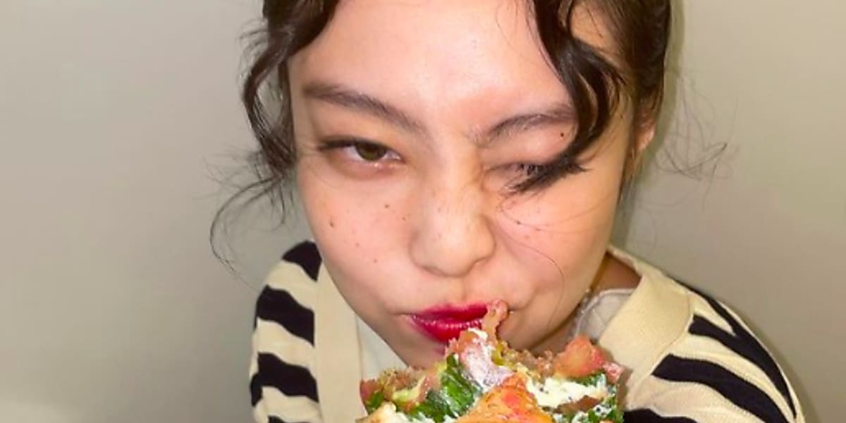 Blackpink ジェニー まるで 長くつ下のピッピ 近況ショットを公開 キュートなそばかすメイクを披露 Kstyle