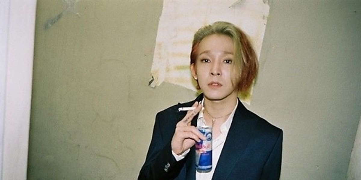 South Club ナム・テヒョン、片手にはタバコも…SNS写真に視線集中 - Kstyle