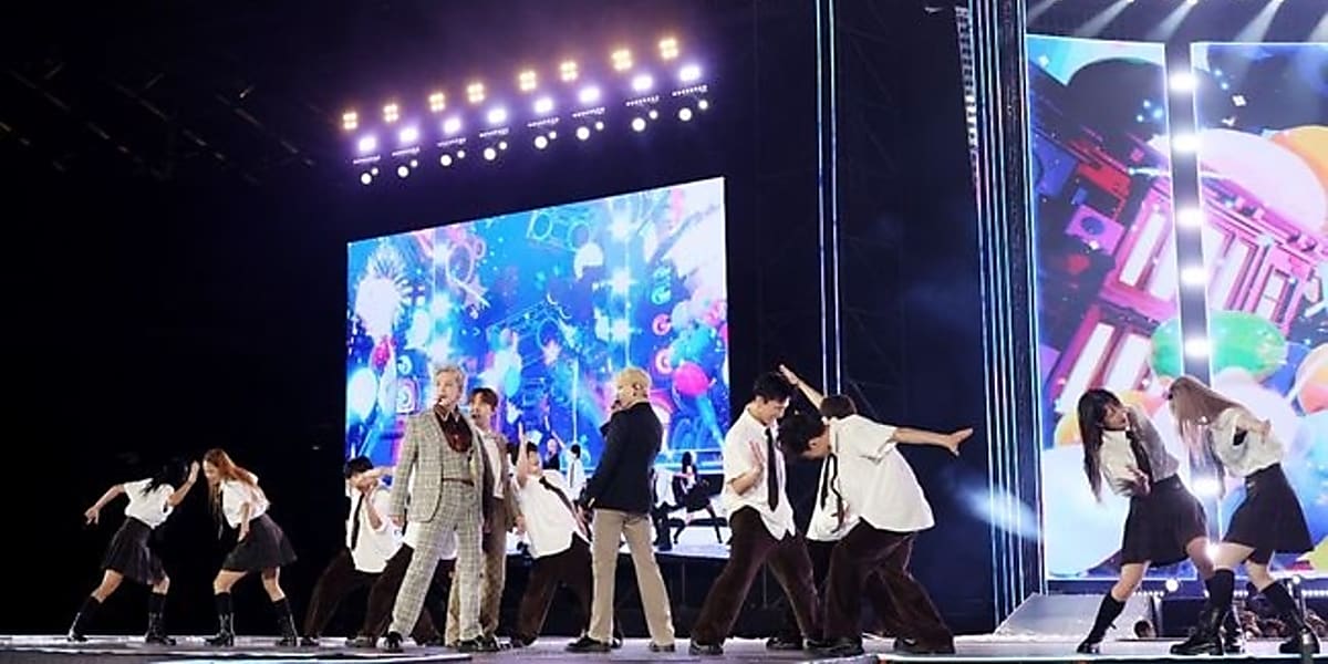 台湾で開催された「GOLDEN WAVE」に多くのK-popグループが出演。4万人の観客が熱狂し、豪華なステージが繰り広げられた。