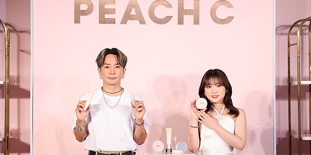矢吹奈子、韓国コスメブランド「PEACH C」大人かわいいメイク＆ドレス