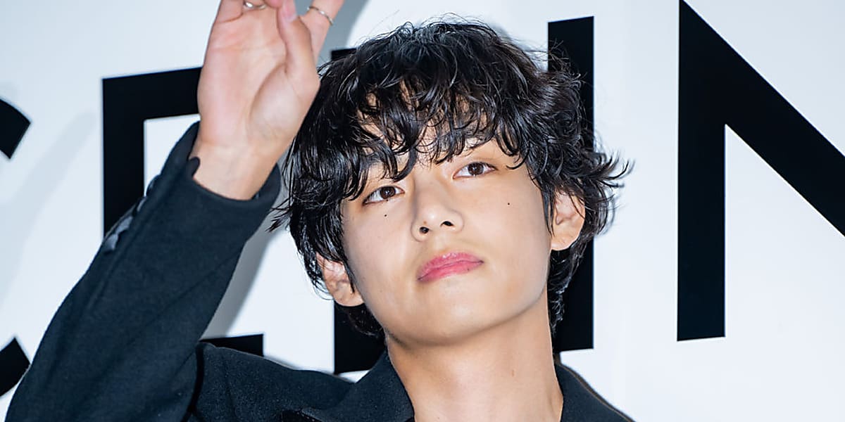 BTS（防弾少年団）のV、軍隊仲間と休暇を満喫…自身が広告モデルを