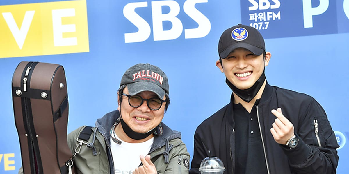 PHOTO】BTOB ヒョンシク＆イム・ジフン、ラジオ出演のため放送局へ…2人