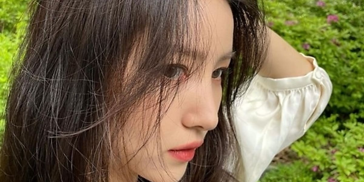 GFRIEND ソウォン、花より輝く美貌…妖精のようなビジュアルの