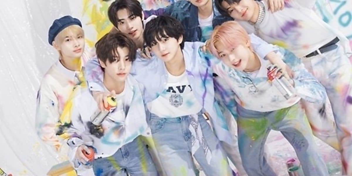 ENHYPEN、デビュー1周年を記念！初めての家族写真を公開…爽やかな笑顔