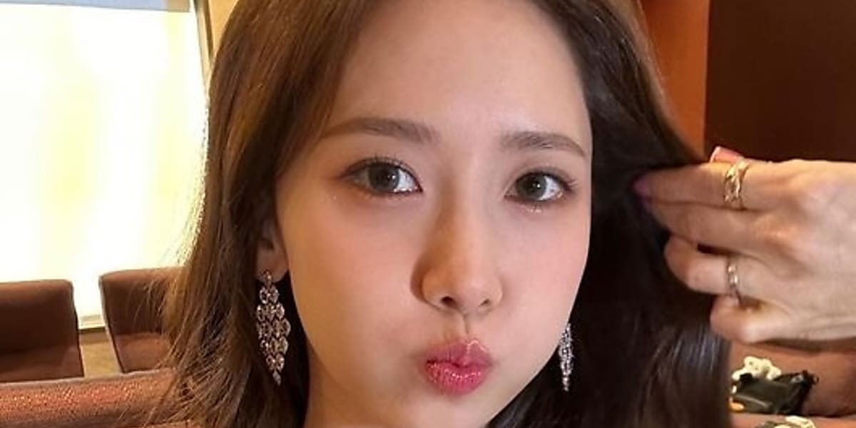 Yuna's Instagram post showcases her beauty with various expressions, pleasing fans. She recently concluded a successful Asian fan meeting tour.