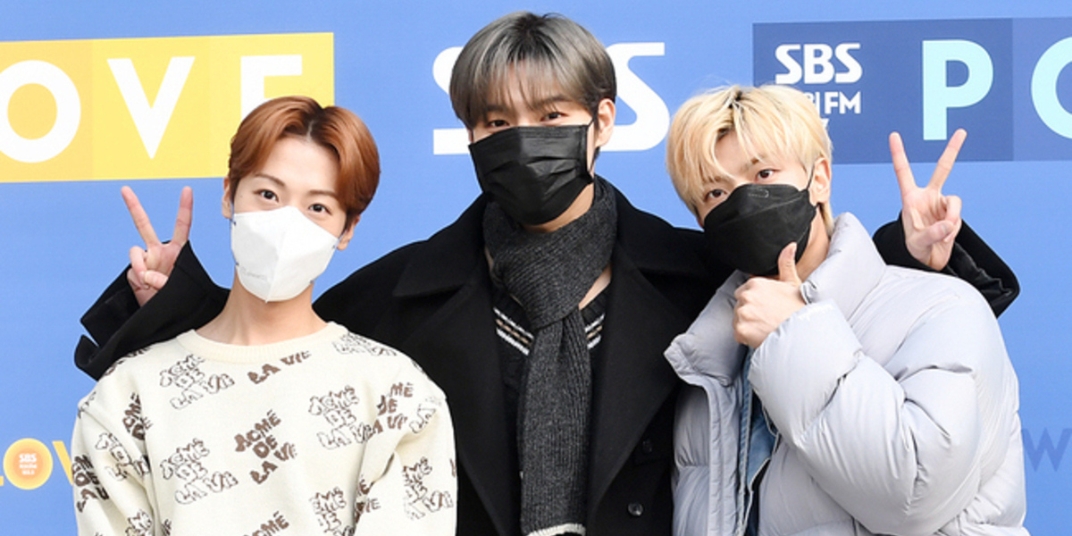 PHOTO】ONEWE ドンミョン＆ヨンフン＆カンヒョン、ラジオ出演のため