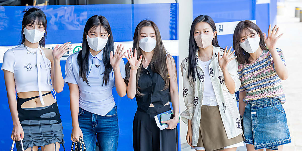 SMCU Red Velvet ジョイ パスポートセット ✨🪐 SMTOWN OFFICIAL MD紹介 🪐✨ ／ 💗 サコッシュ&フォンタブ
