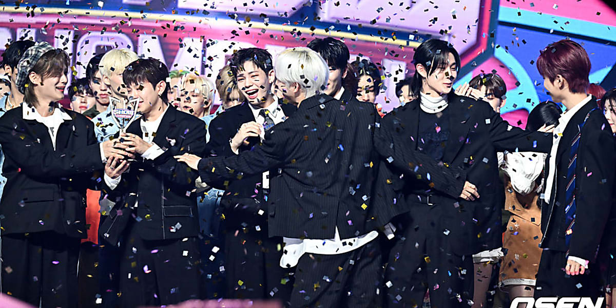 【PHOTO】EVNNE、1/31放送の「SHOW CHAMPION」でデビュー後初の1位を獲得！ - Kstyle