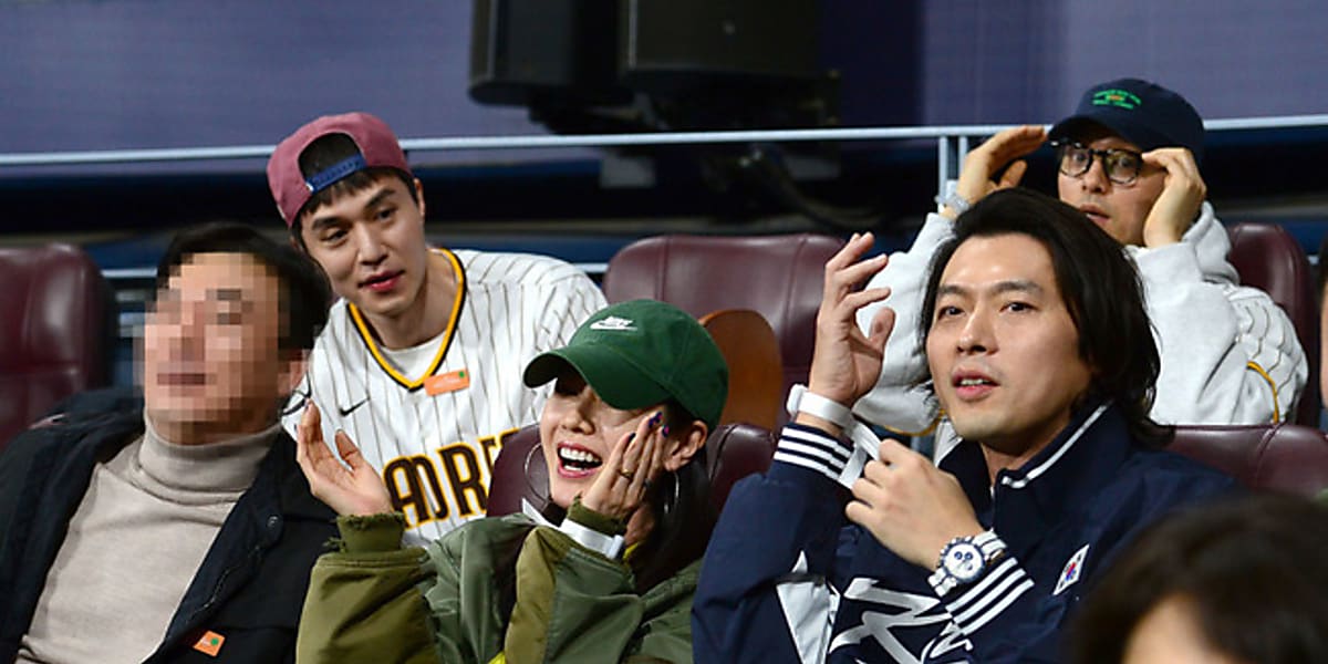 Hyun Bin & Son Ye-jin couple, Gong Yoo, and Lee Dong-wook caught watching baseball game together, attracting attention.