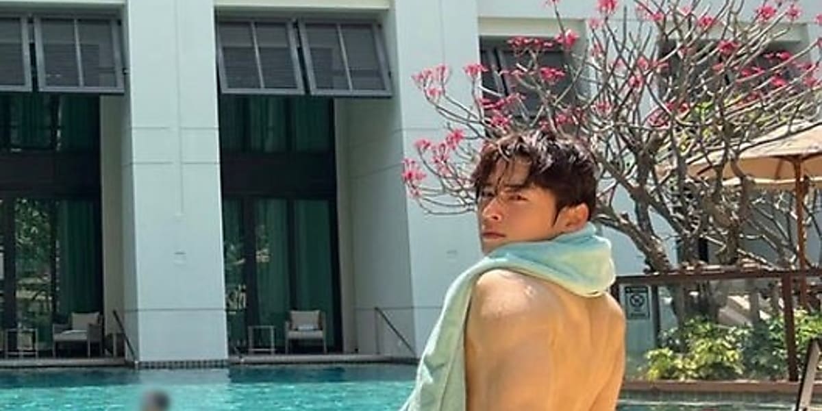 ASTRO チャウヌ、たくましい体にファン悶絶！プールを満喫中の近況ショット公開 - Kstyle