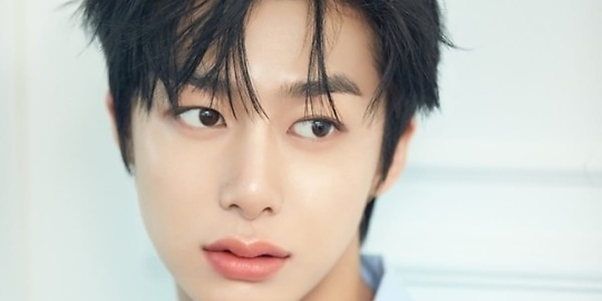 MONSTA X ヒョンウォン、爽やかなムードのグラビア公開…輝くビジュアル