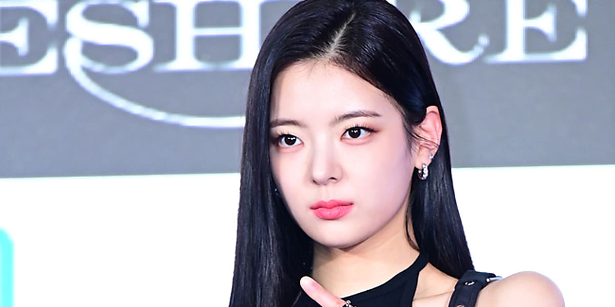 ITZY リア、極度の緊張と不安のため活動中断へ…直筆手紙で心境を告白
