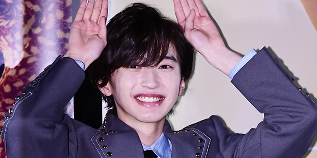 なにわ男子 道枝駿佑、韓国で記者会見に登場「ソン・ガンが好き、会って愛を伝えたい」 - Kstyle
