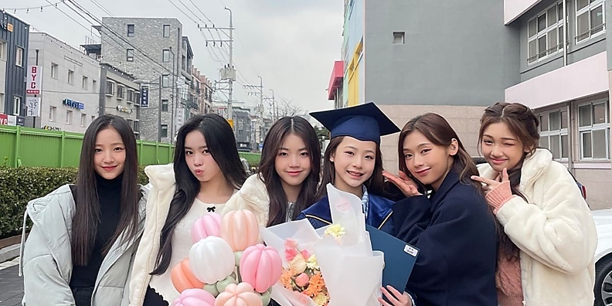 UNIS member Im So-won graduates elementary school and shares commemorative shot with members on official X.