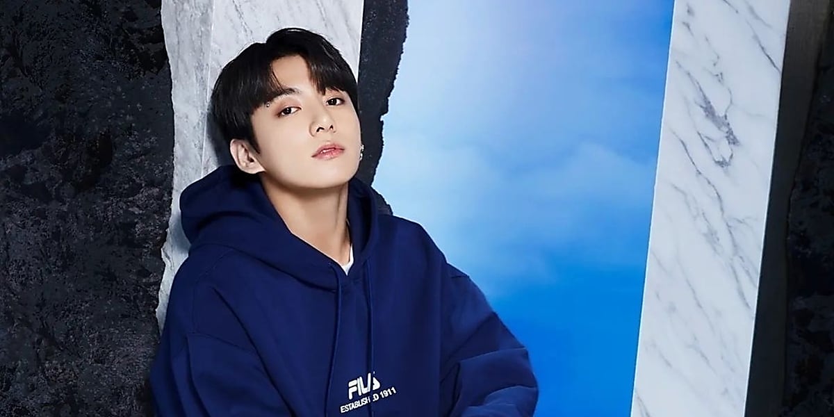 防弾少年団(BTS) - BTS  防弾少年団 バンタン MOS フーディ パーカー プレミアムフォト Amazon.co.jp: BTS MOS TOUR ツアーグッズ HOODY フーディー ver