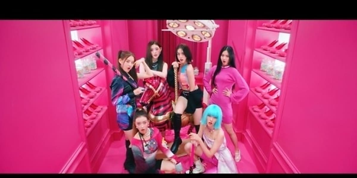 TWICEの作曲家ブラック・アイド・ピルスンが制作”STAYC、デビュー曲