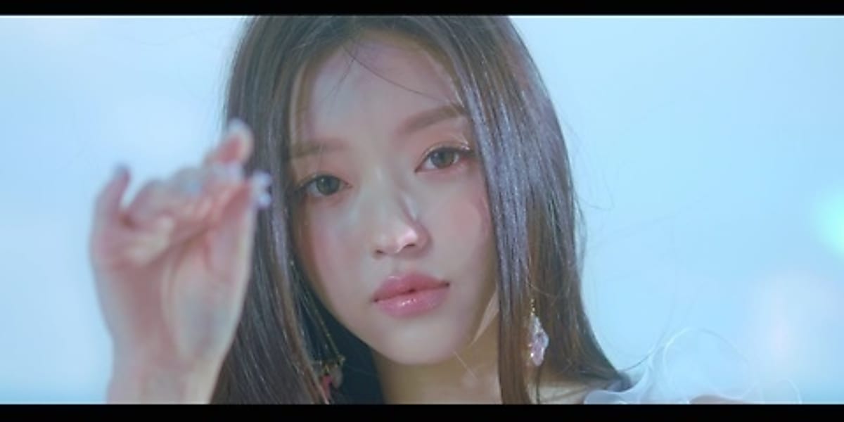 売れ筋大人気 OHMYGIRL ユビン ビニ Golden Hourglass トレカ 【公式通販】