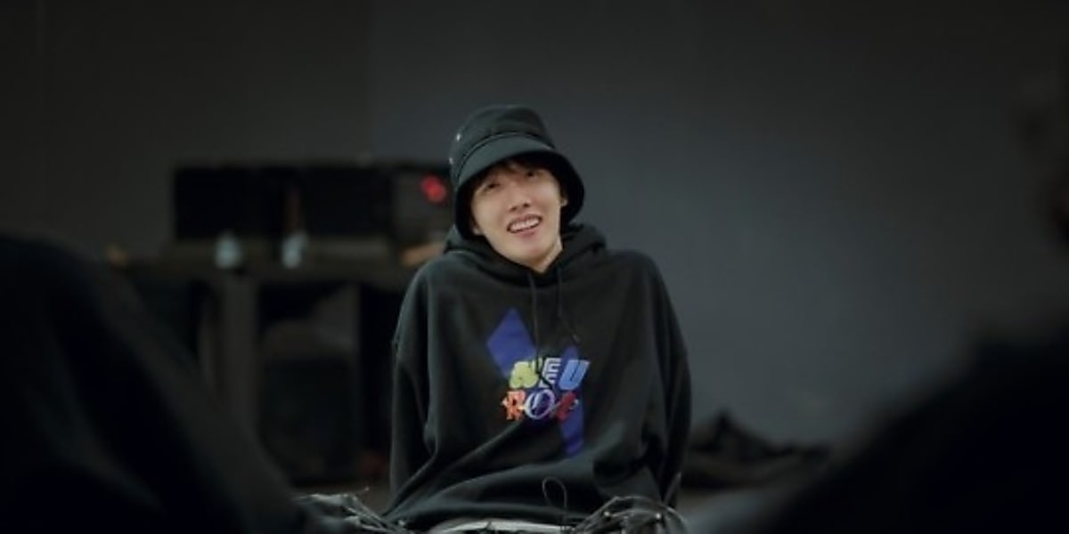 入隊中”BTSのJ-HOPE、直筆手紙でファンに挨拶！本日発売のスペシャル