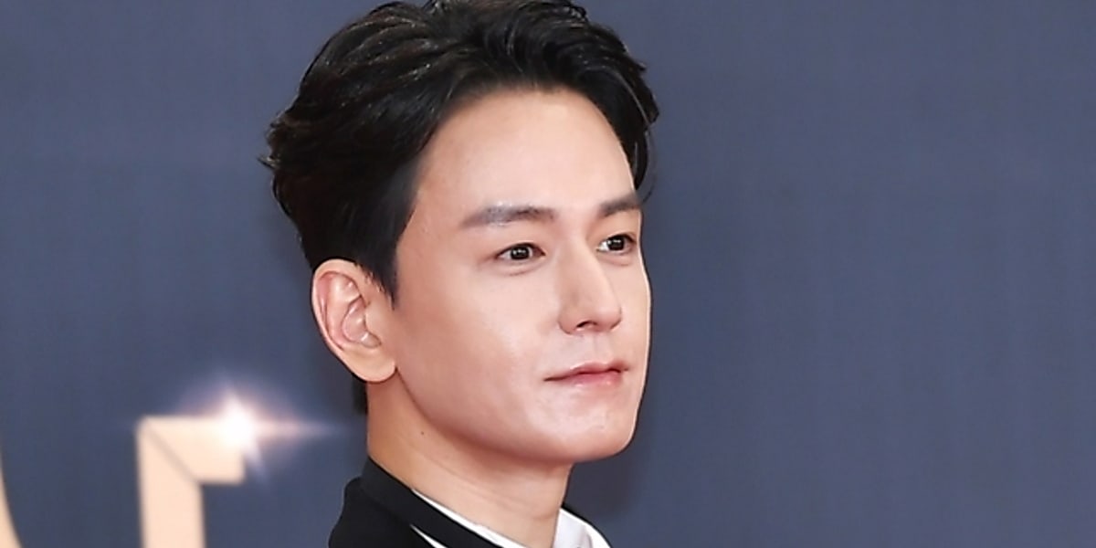 Actor Im Joo-hwan announces departure from Blossom Entertainment after 11 years, expressing gratitude to staff.