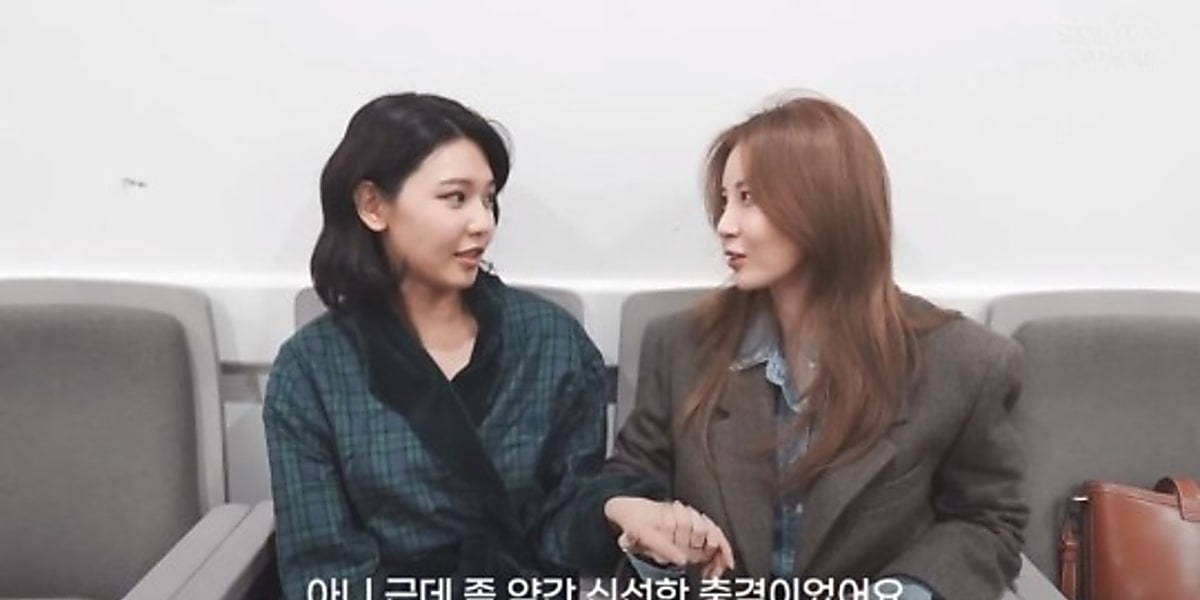 Sohyun supports Sooyoung at her first play, confessing her own doubts about understanding it.