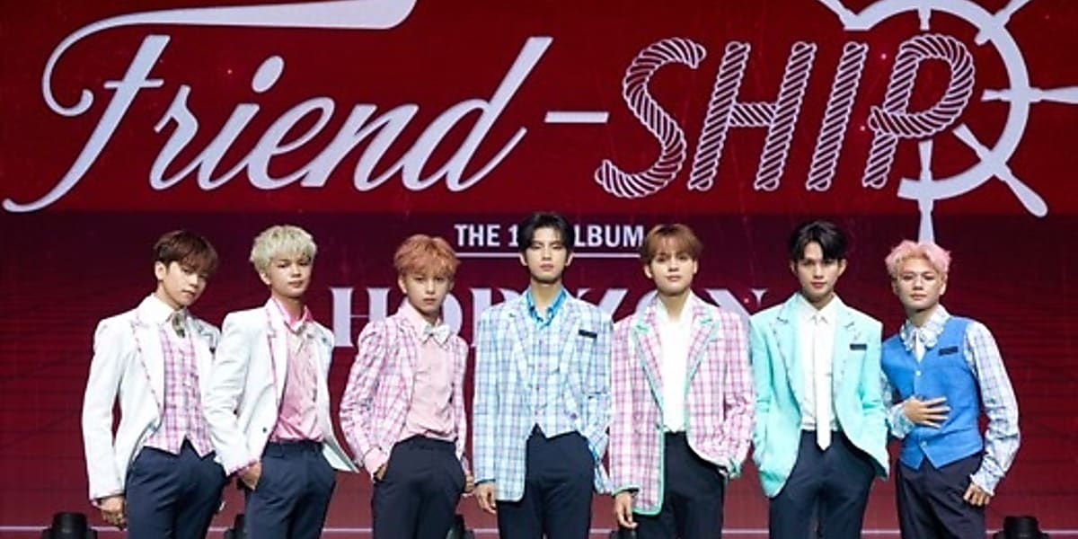 ラッキーピン等まとめうり 韓国正規品 WIND BREAKER」トレーディングクリアポストカード マジシャンver