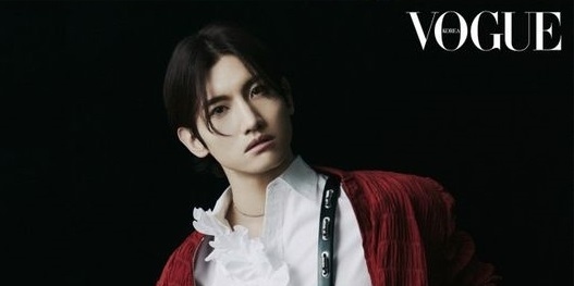 東方神起 チャンミン、まるで名画のようなビジュアルのグラビアを公開