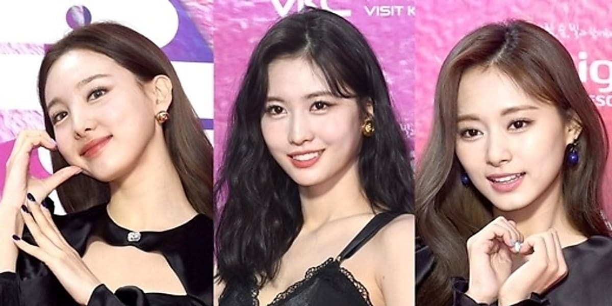 TWICE 同梱可中古品 モモ New！□TWICEトゥワイス□プレミアム写真集大
