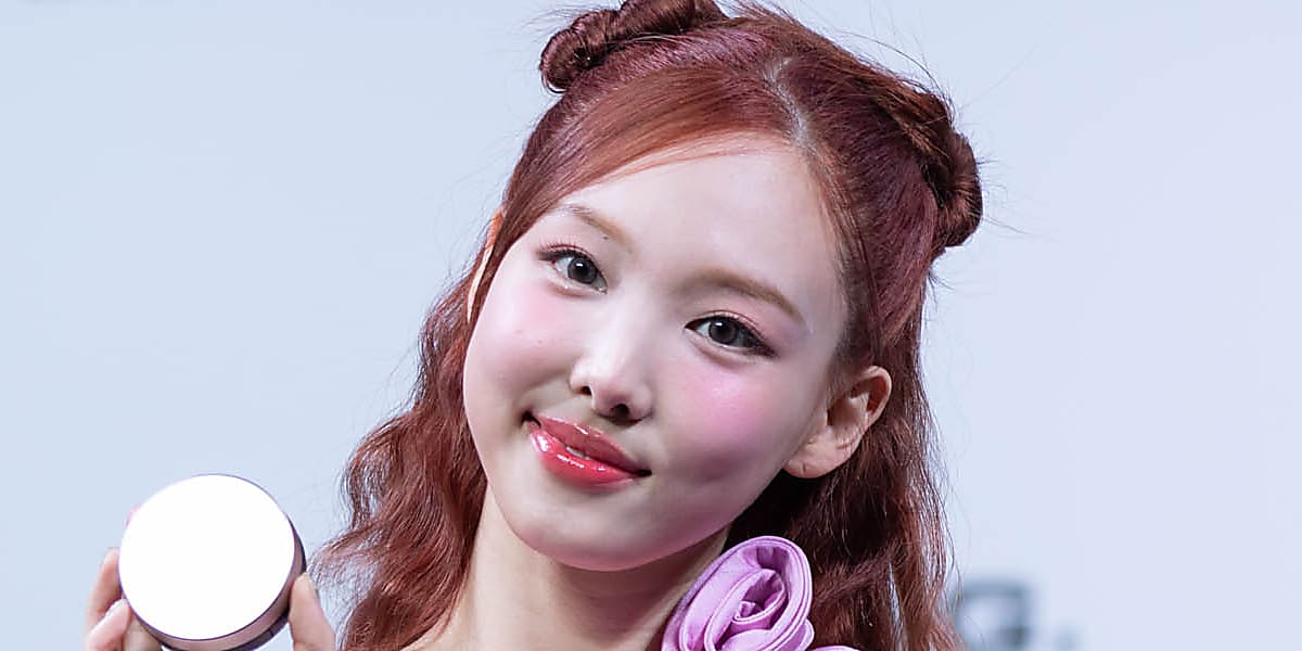 TWICE's Nayeon introduces Korean cosmetics brand "NAMING." in Japan, showcasing the brand's new visual theme "psychic pink."