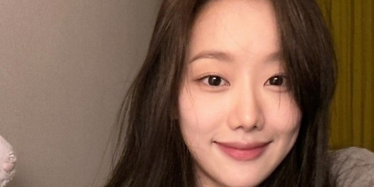 Former April member Naeun shares photos and updates on Instagram, hinting at a possible comeback as an actress.