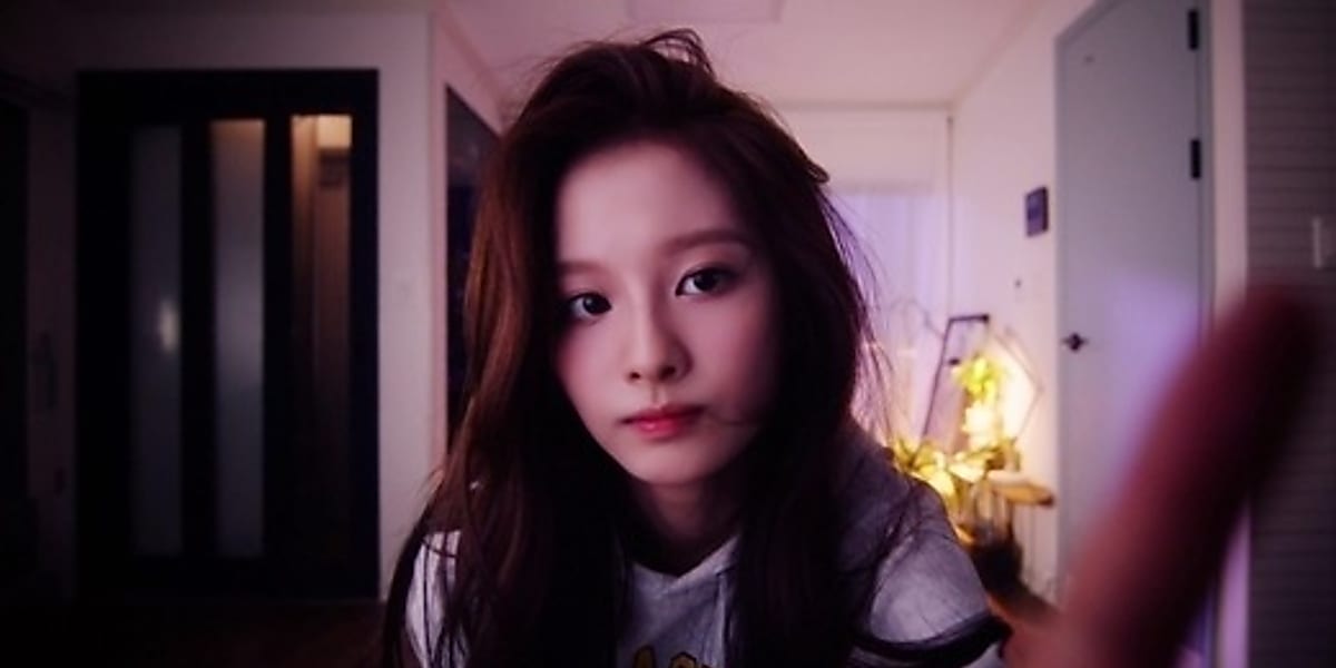 nmixx ソリュン　ファンコン　ミニうちわ　sullyoon JYP nmixx ソリュン ファンコン ミニうちわ sullyoon JYP - メルカリ