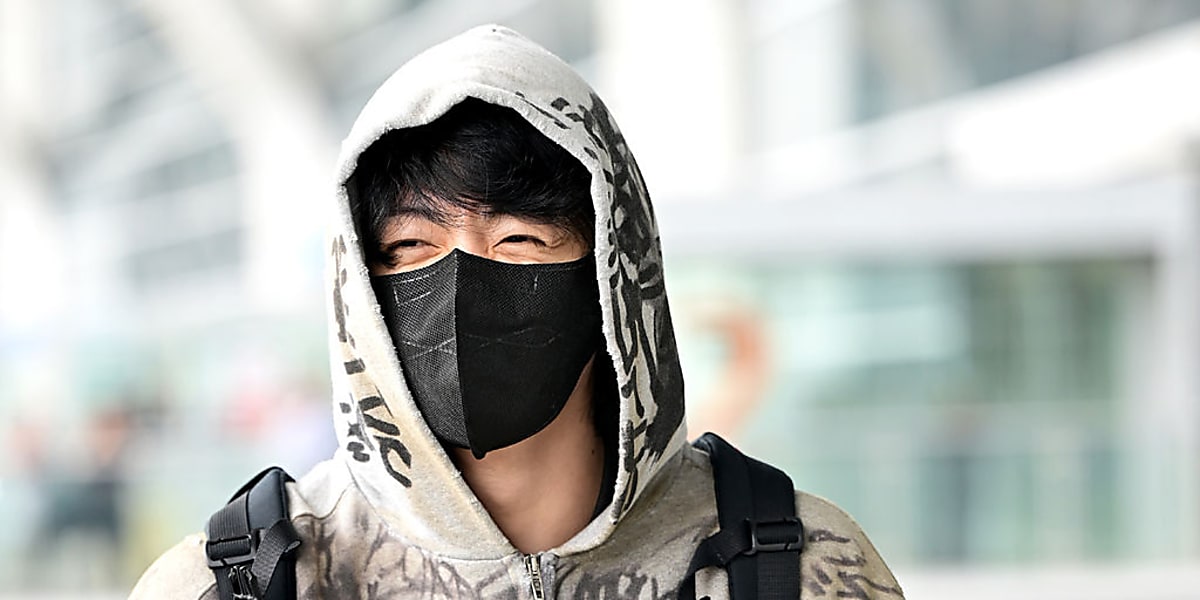 PHOTO】BTS ジョングク、海外スケジュールのためアメリカへ出国…満面の