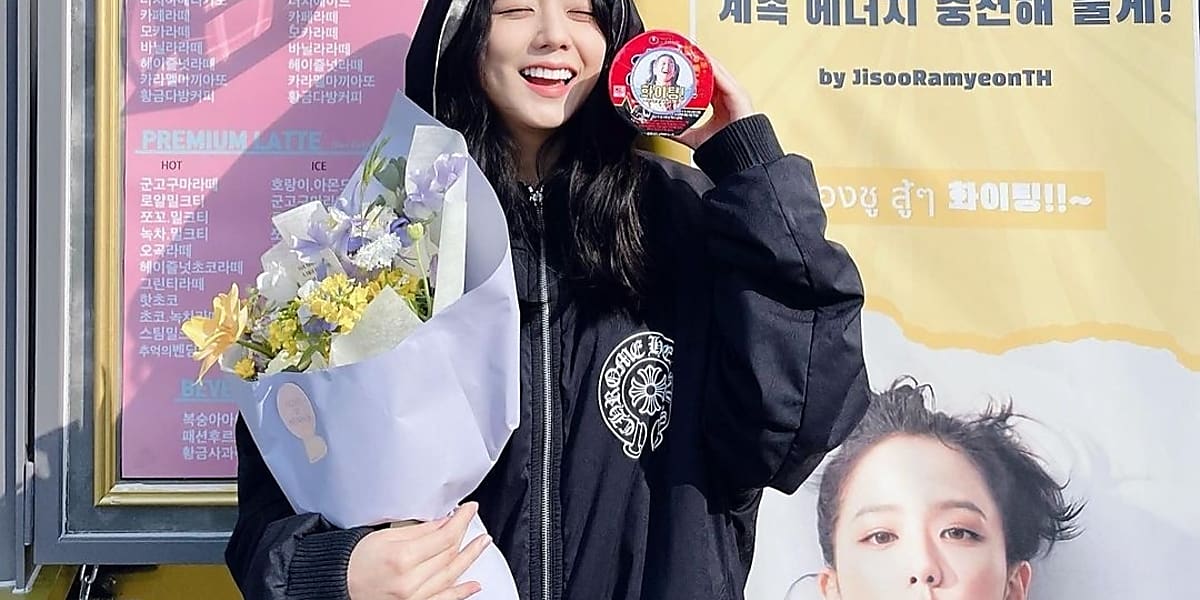 BLACKPINK ジス、ファンからのケータリングカーに感激…笑顔の写真を