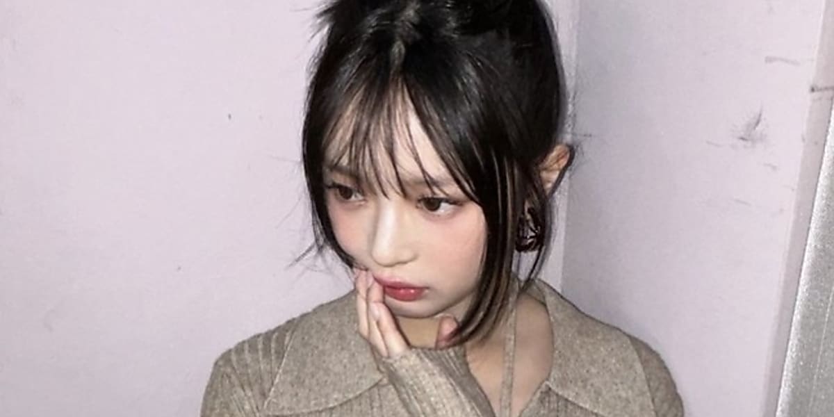 NewJeans' Hani posts photos and message on official account, expressing love for fans and teasing comeback.