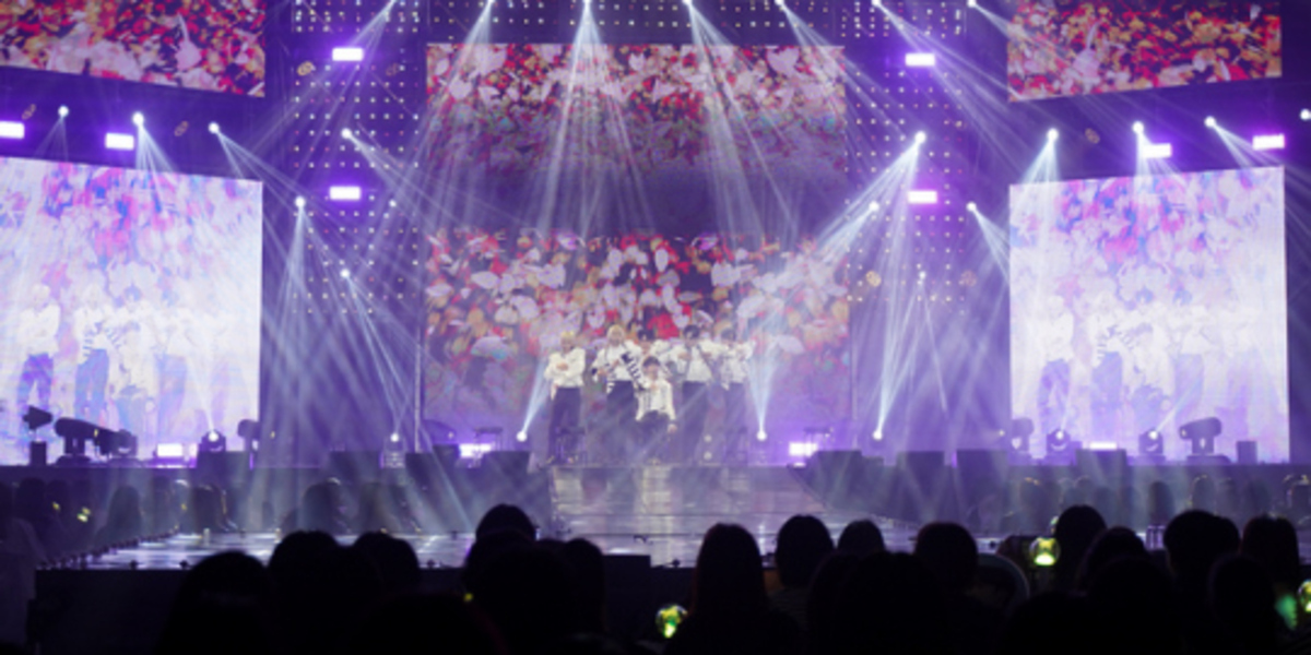 WEi、デビュー後初のコンサートが大盛況…多彩なステージにファン熱狂 Kstyle