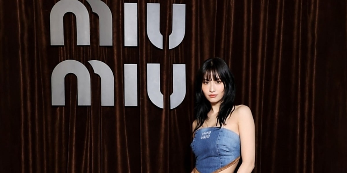 K-pop idols Momo, Wonyoung, and Minnie attend MIU MIU collection in Paris, showcasing stylish fashion sense.