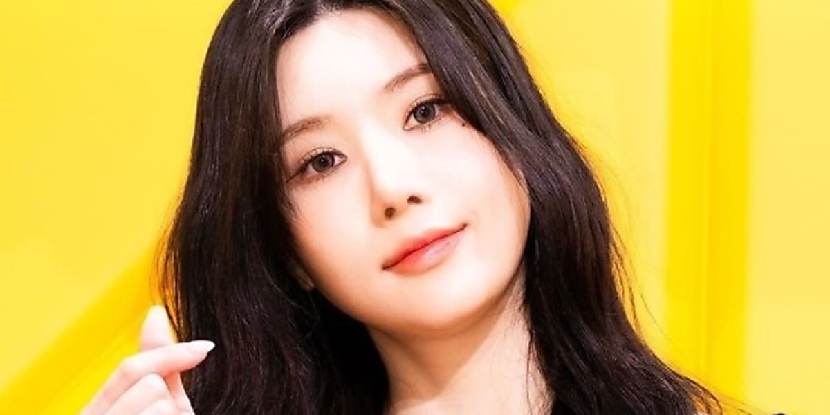 IZ*ONE's Kwon Eunbi buys a house in Songjeong-dong for 2.4 billion won, becoming a new owner after paying the remaining balance in June.